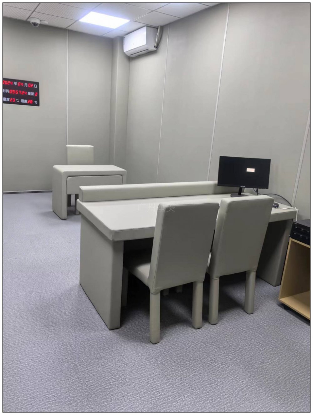 詢問室、訊問室與羈押室安全革新：防撞軟包與環保材料的協同設計